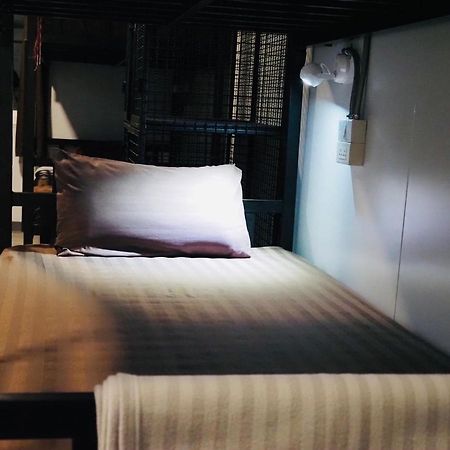 Wild Ones Hostel バンコク都 エクステリア 写真