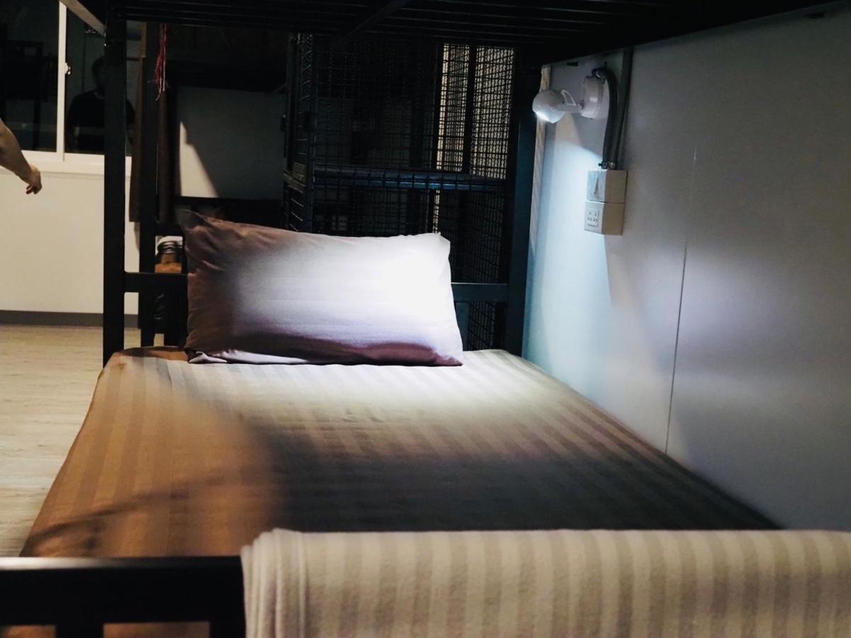 Wild Ones Hostel バンコク都 エクステリア 写真