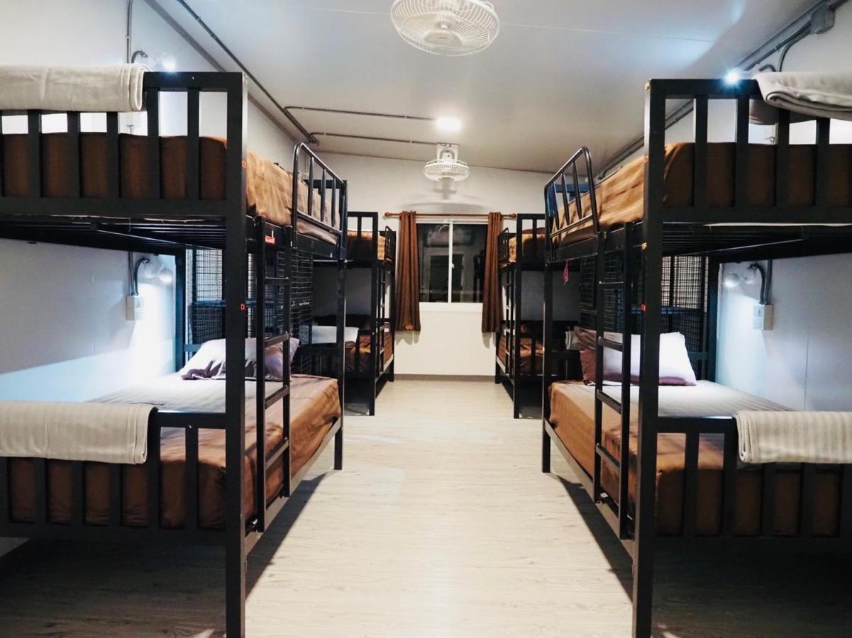Wild Ones Hostel バンコク都 エクステリア 写真