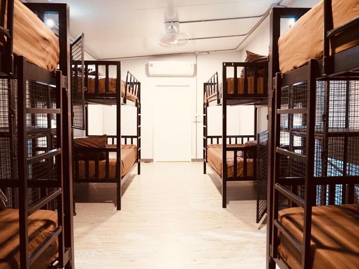 Wild Ones Hostel バンコク都 エクステリア 写真