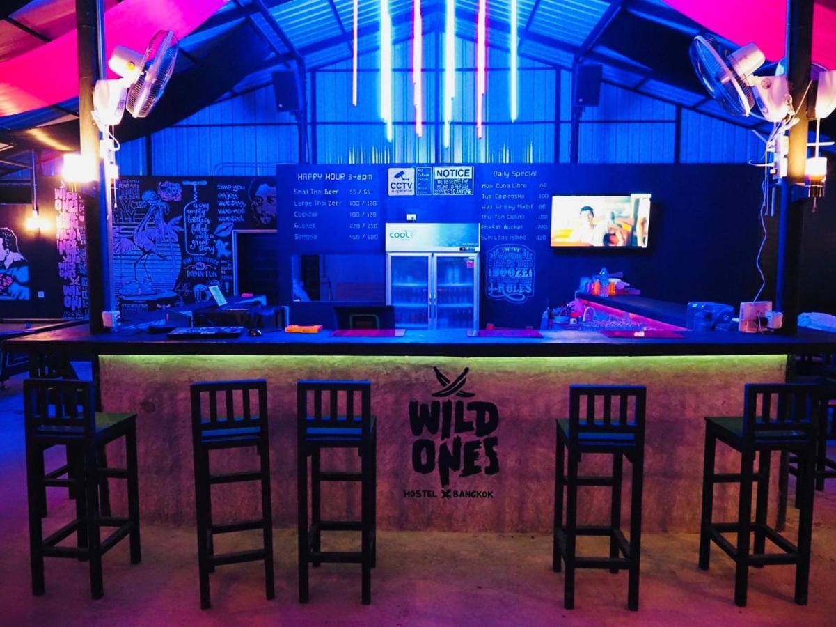 Wild Ones Hostel バンコク都 エクステリア 写真