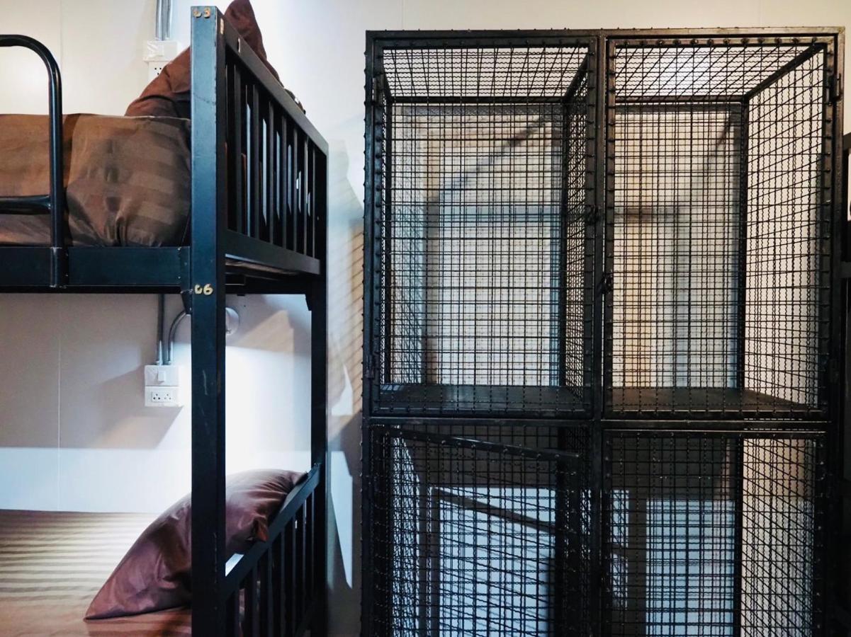 Wild Ones Hostel バンコク都 エクステリア 写真