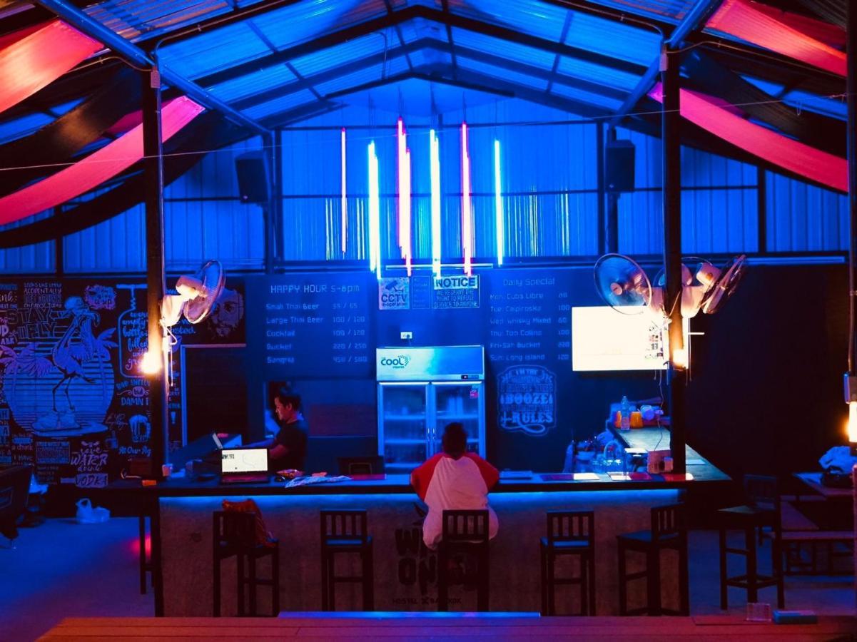 Wild Ones Hostel バンコク都 エクステリア 写真