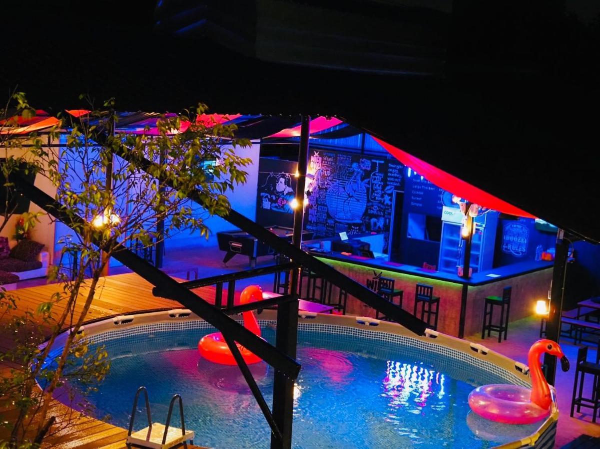 Wild Ones Hostel バンコク都 エクステリア 写真