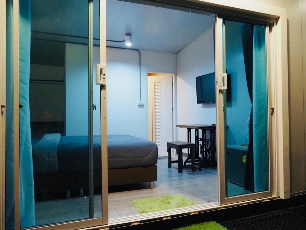 Wild Ones Hostel バンコク都 エクステリア 写真