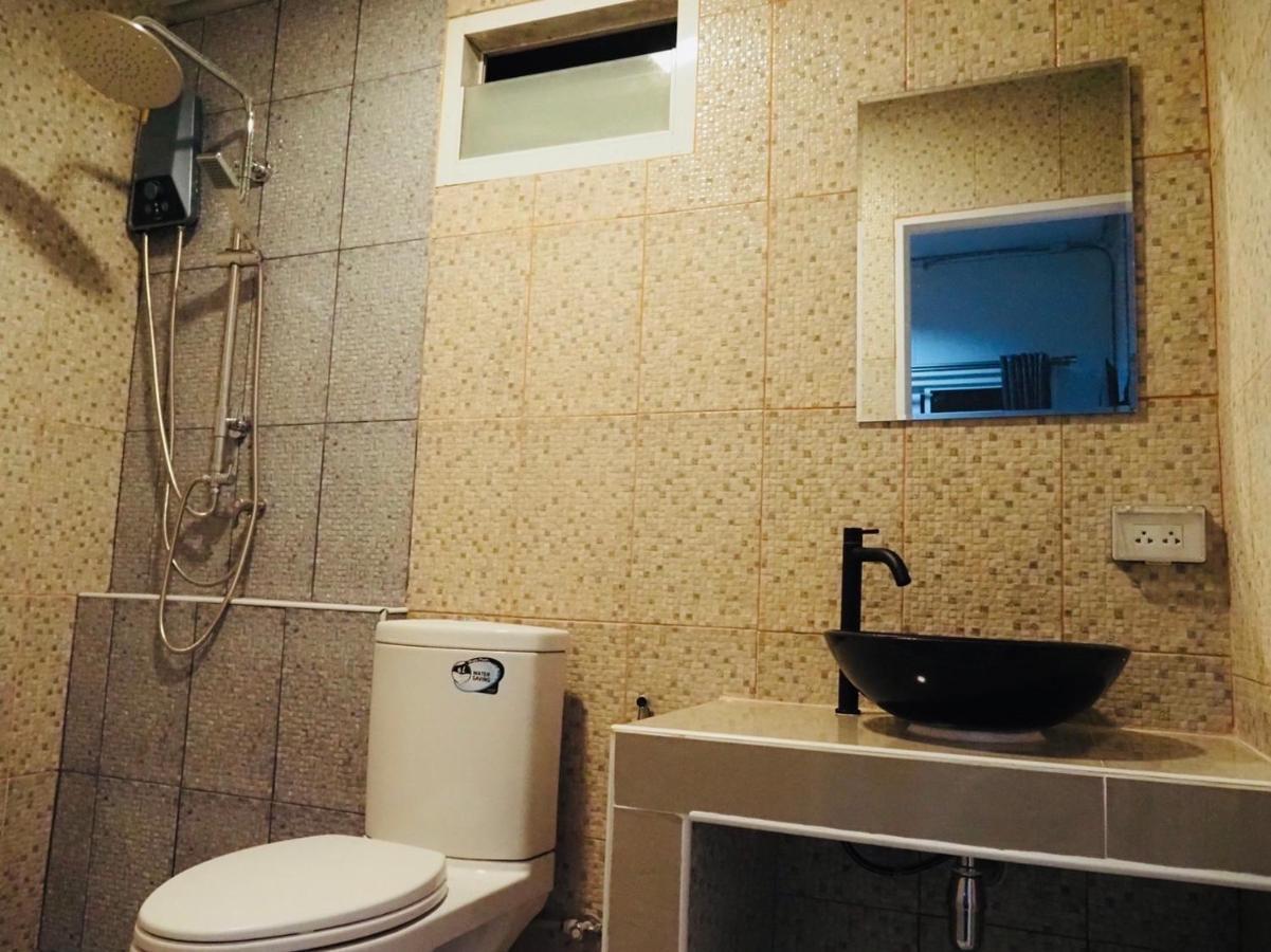 Wild Ones Hostel バンコク都 エクステリア 写真