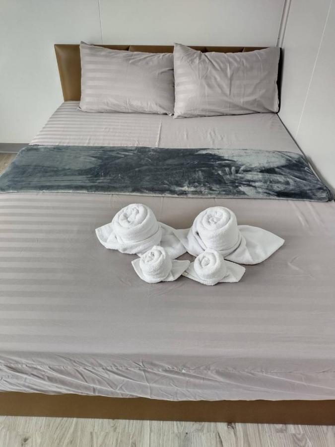Wild Ones Hostel バンコク都 エクステリア 写真